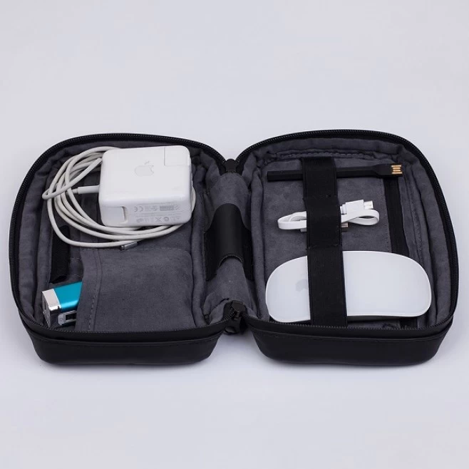 Estojo para kit tecnológico com bolso externo